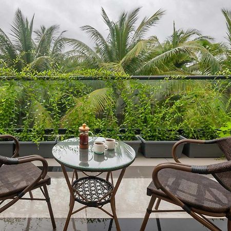 Villa Sereno By Stayvista - An Elegant And Entertaining Retreat Featuring A Swimming Pool, Outdoor Jacuzzi, Modern Interiors, And A Snooker Table Алибаг Экстерьер фото