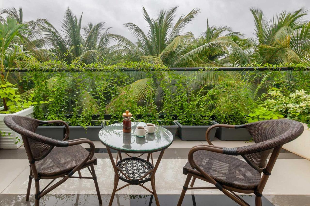 Villa Sereno By Stayvista - An Elegant And Entertaining Retreat Featuring A Swimming Pool, Outdoor Jacuzzi, Modern Interiors, And A Snooker Table Алибаг Экстерьер фото
