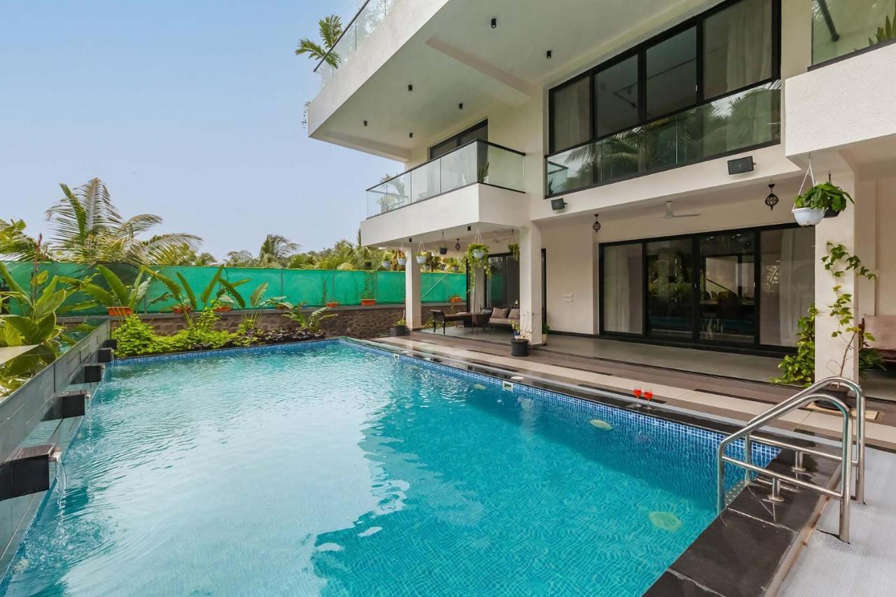 Villa Sereno By Stayvista - An Elegant And Entertaining Retreat Featuring A Swimming Pool, Outdoor Jacuzzi, Modern Interiors, And A Snooker Table Алибаг Экстерьер фото