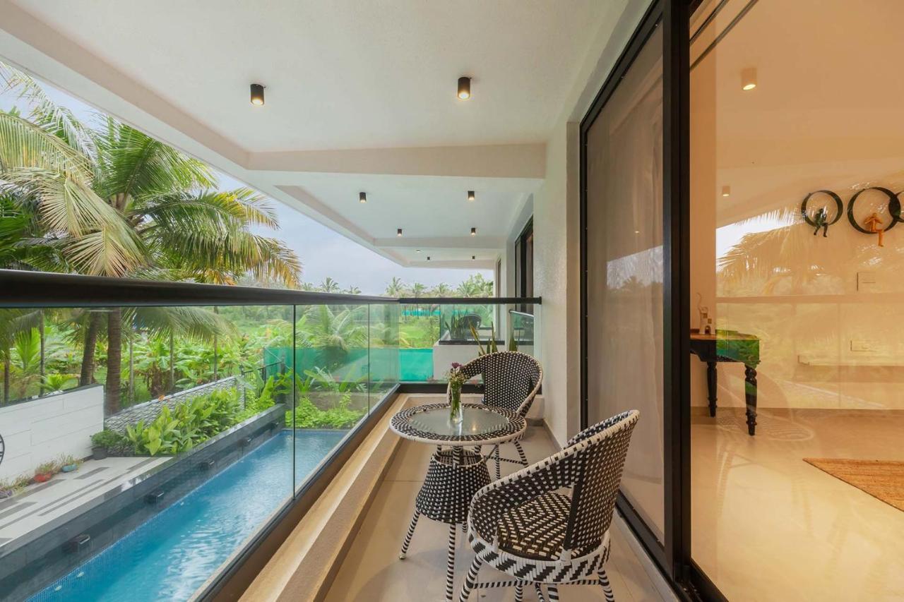 Villa Sereno By Stayvista - An Elegant And Entertaining Retreat Featuring A Swimming Pool, Outdoor Jacuzzi, Modern Interiors, And A Snooker Table Алибаг Экстерьер фото